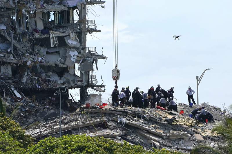 Team of specialists sent to south Florida to probe collapse