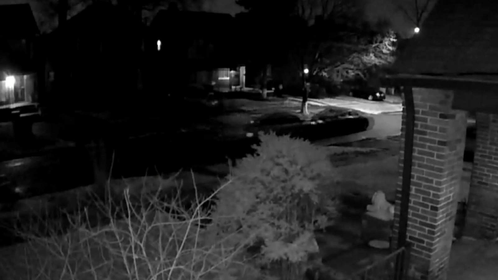 Thieves caught on camera stealing a car in Detroit by pushing it with another vehicle
