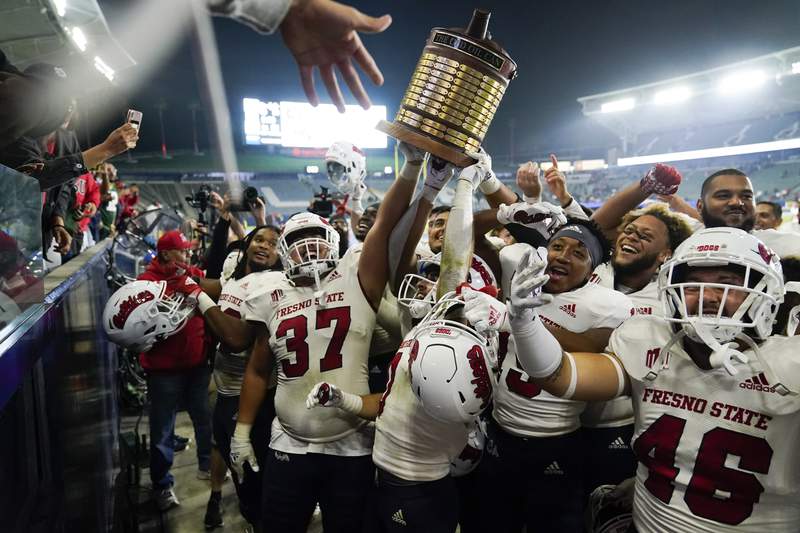 Fresno State hands No. 21 San Diego State 1st loss, 30-20