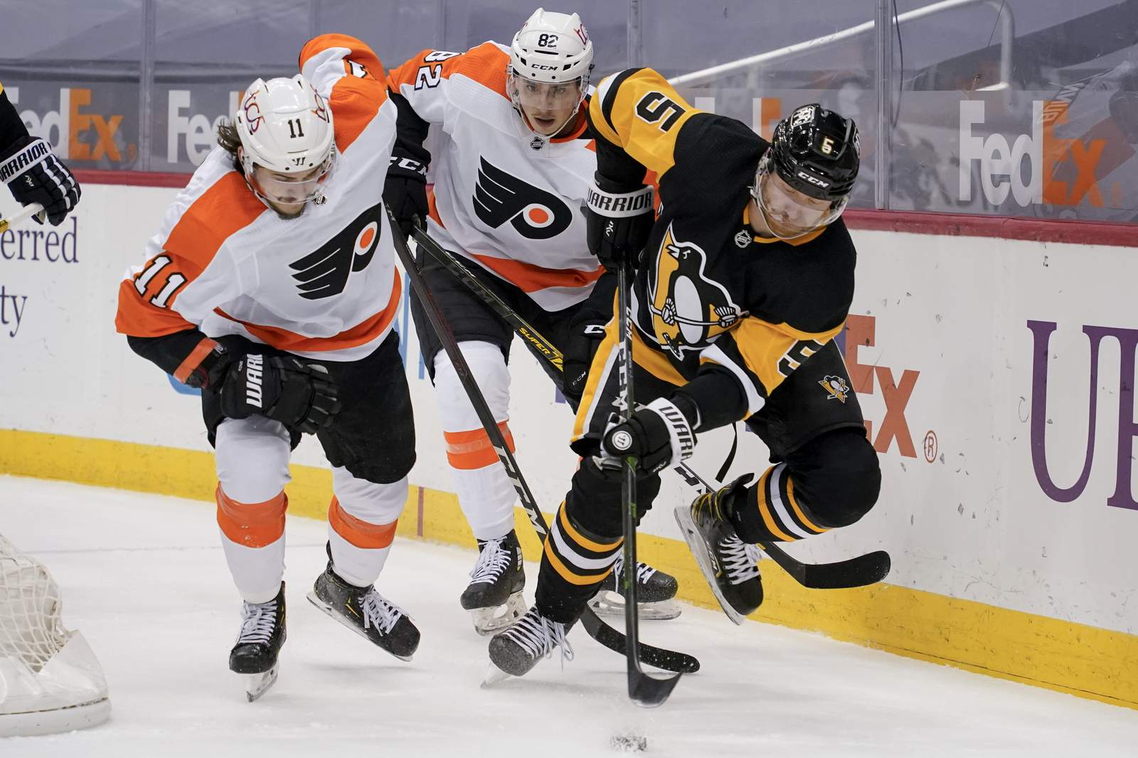 Kapanen scores twice; Pens welcome back fans with 5-2 win