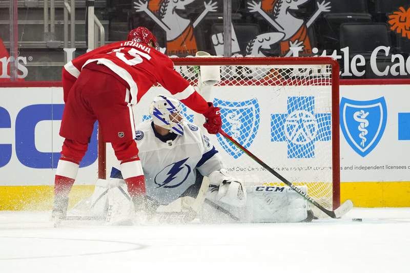 Red Wings outlast Lightning for 1-0 victory in shootout