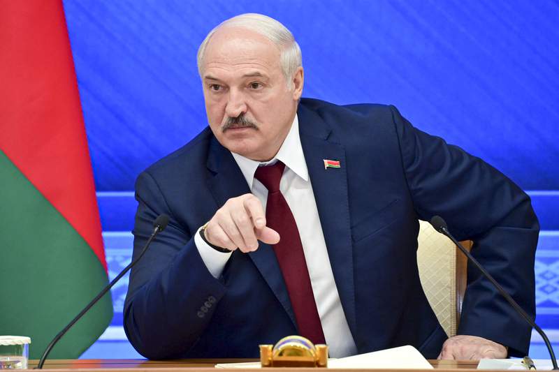Belarus closes journalist organization, continuing crackdown