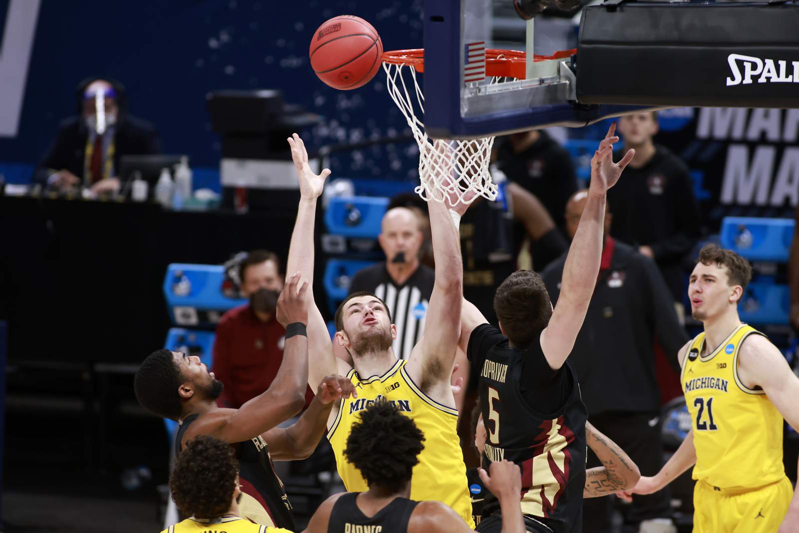 Wolverines knock off Florida State, punch ticket to Elite 8 in NCAA Tournament