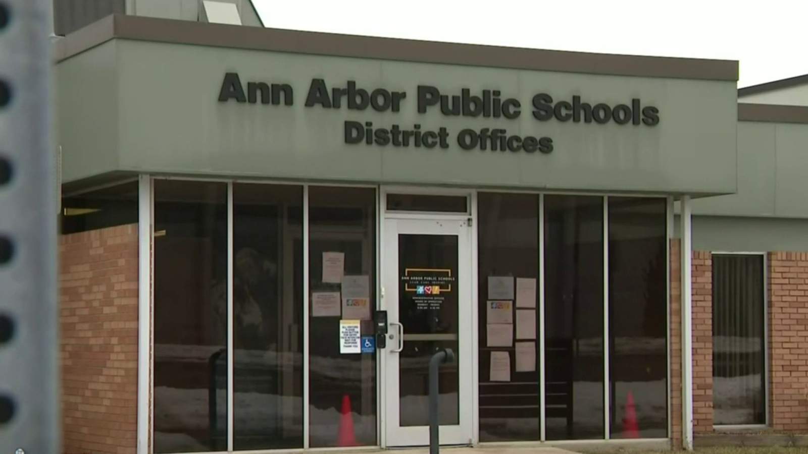 Ann Arbor school board votes to offer hybrid learning option