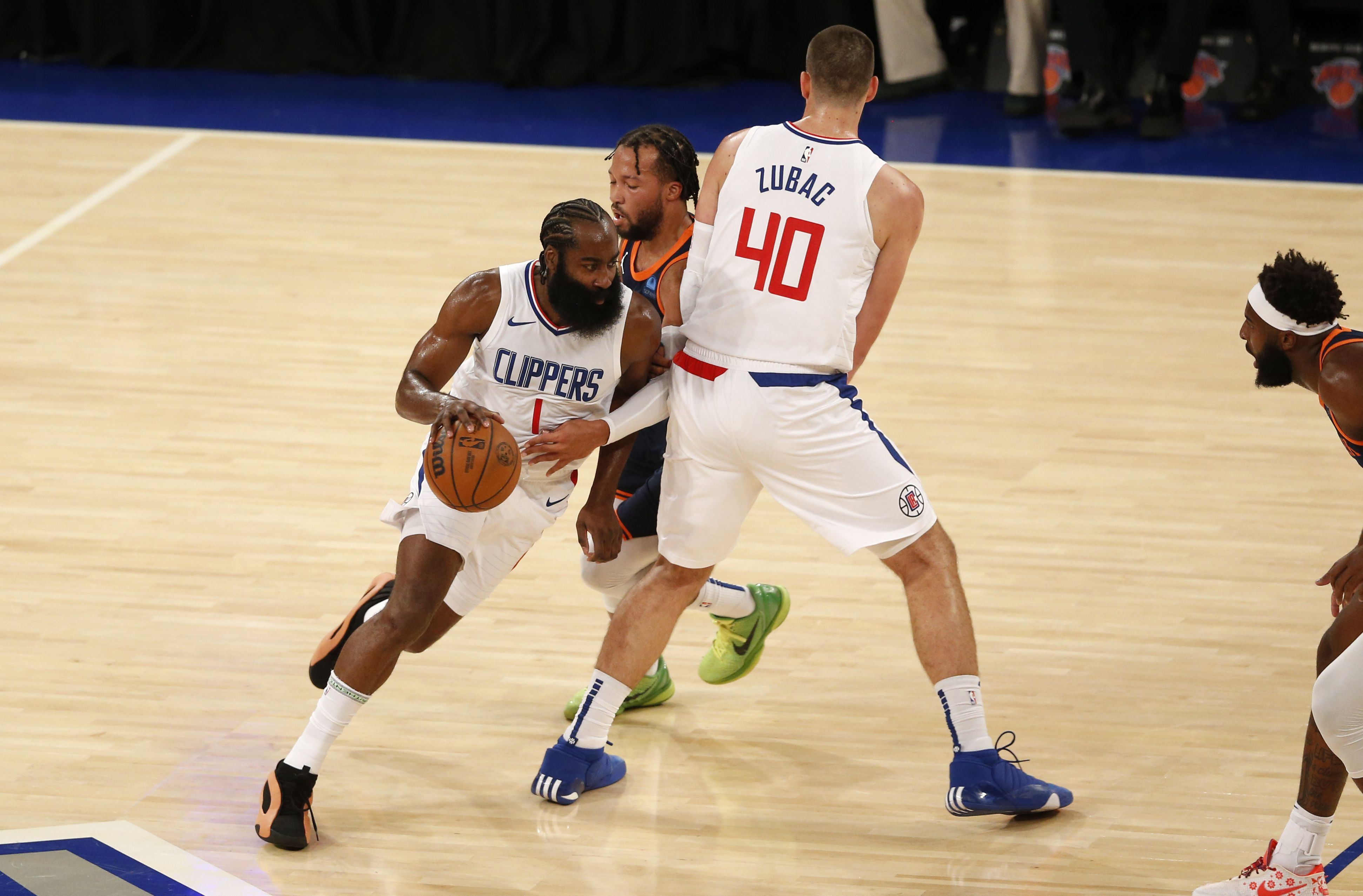 Harden has 17 in debut, but Clippers fall to Knicks after starting their four stars together