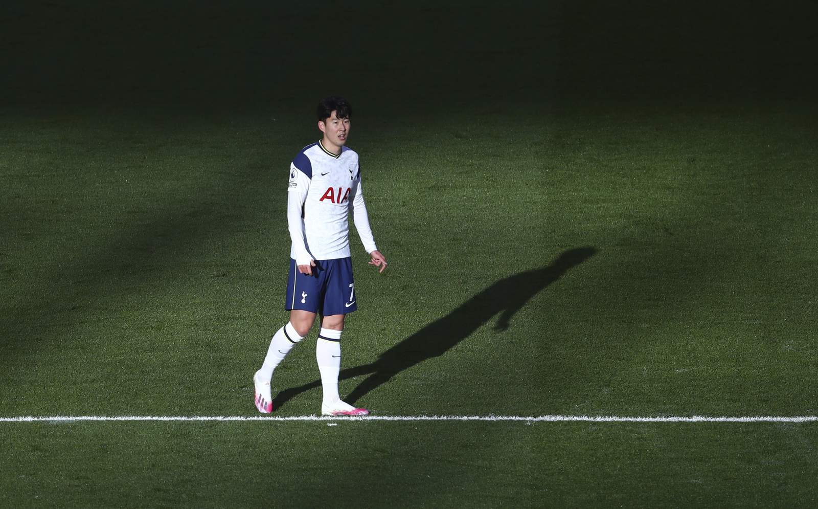 Son's 100th goal in Spurs victory; Arsenal wins 3rd straight