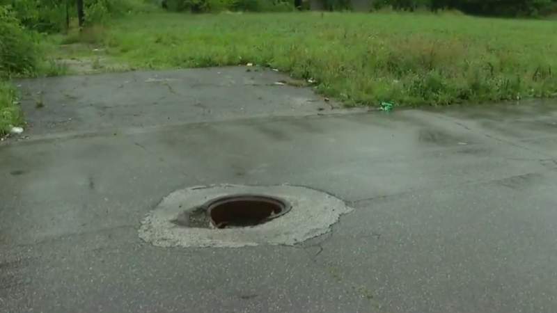 Residents want uncovered manhole on Blaine Street in Detroit fixed