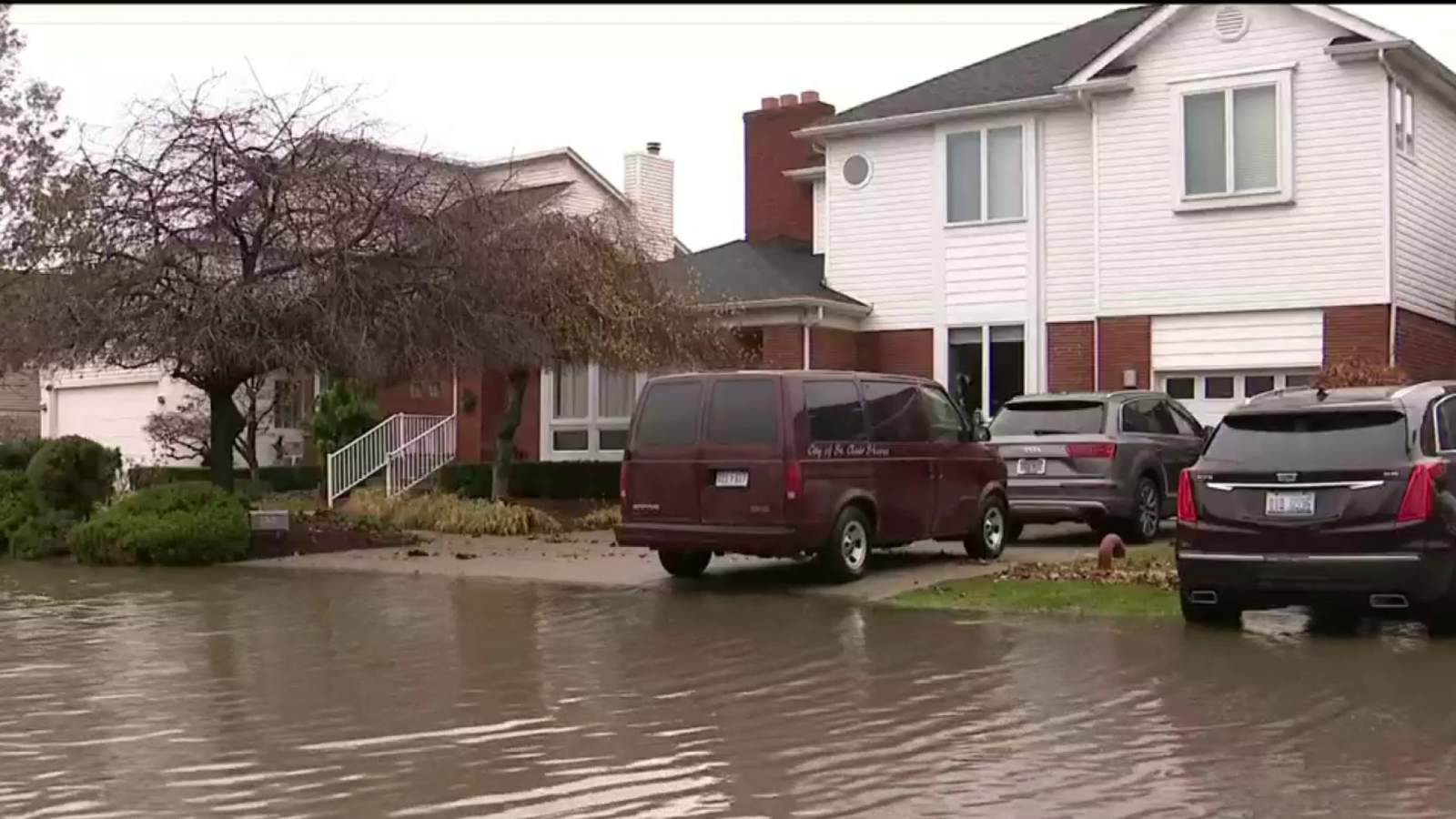 High waves from Lake Saint Clair cause flooding