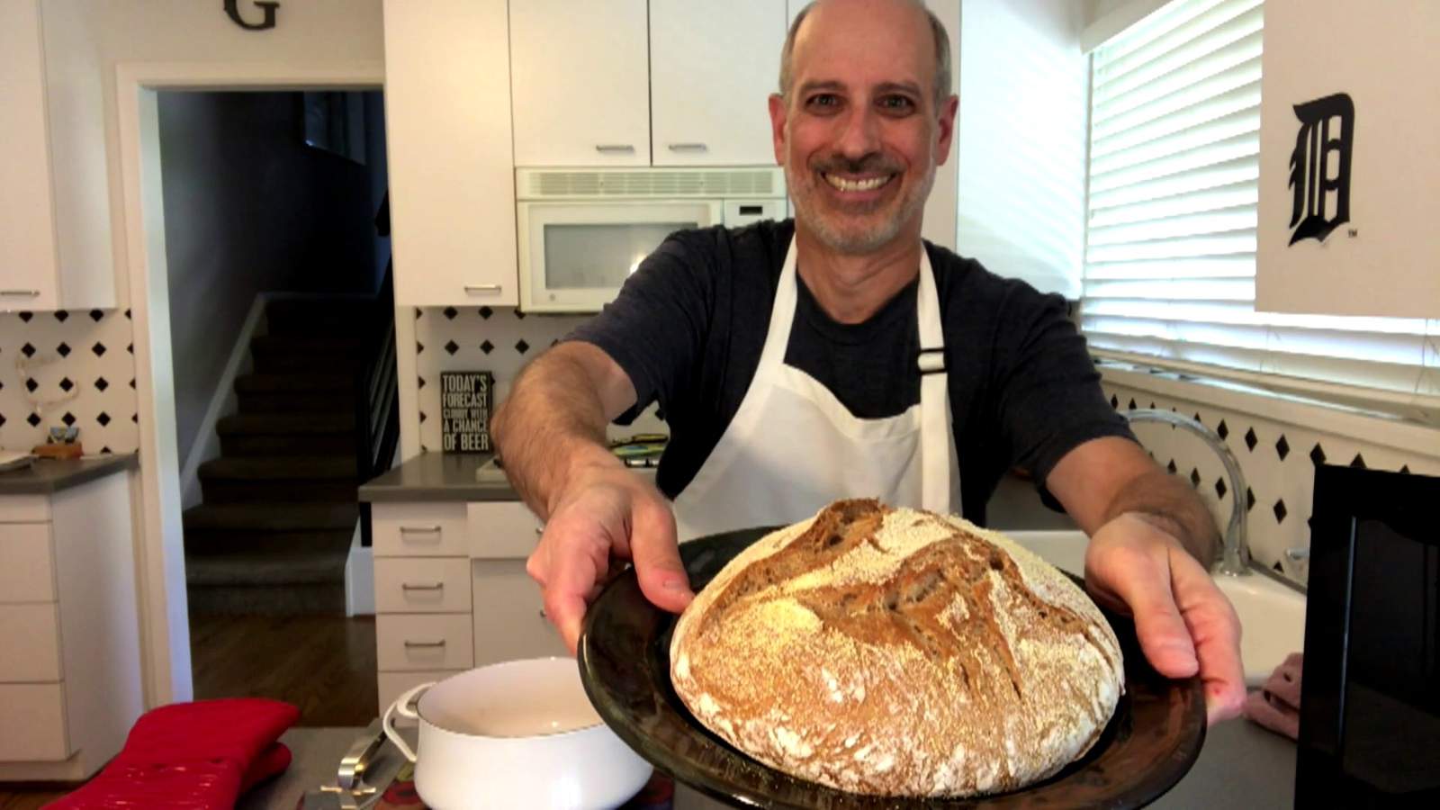 Tasty Tuesday Home Edition: Paul Gross shares secret no-knead bread recipe