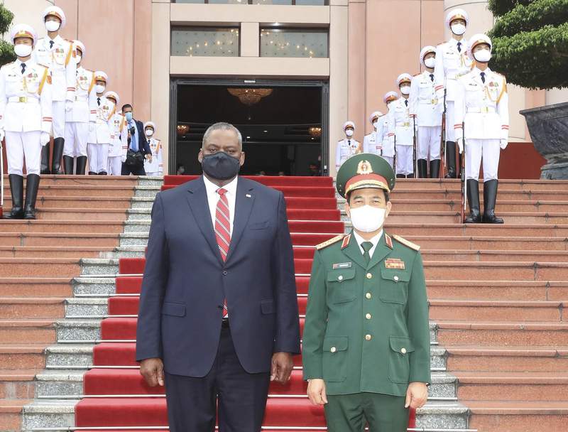 US defense secretary broadens cooperation with Vietnam