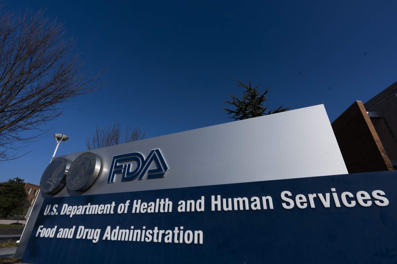 Report: White House to FDA chief: Approve Pfizer vaccine Friday or quit
