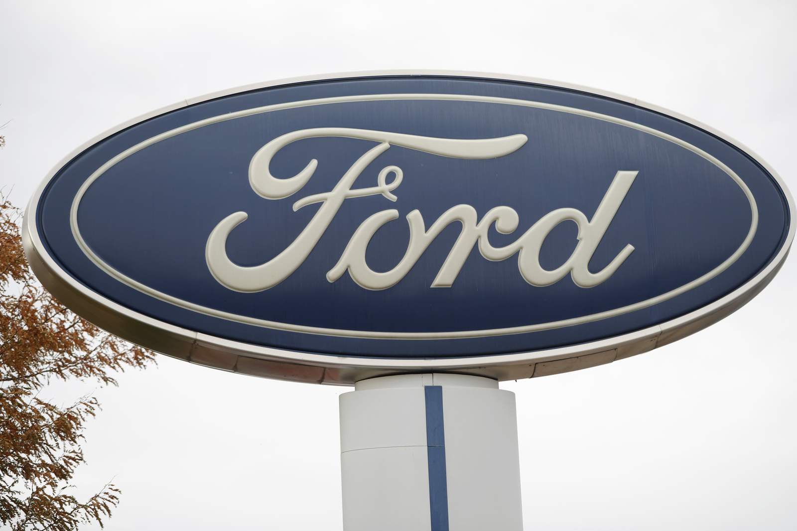 Ford recalls 558K midsize SUVs to fix possible brake fluid leaks