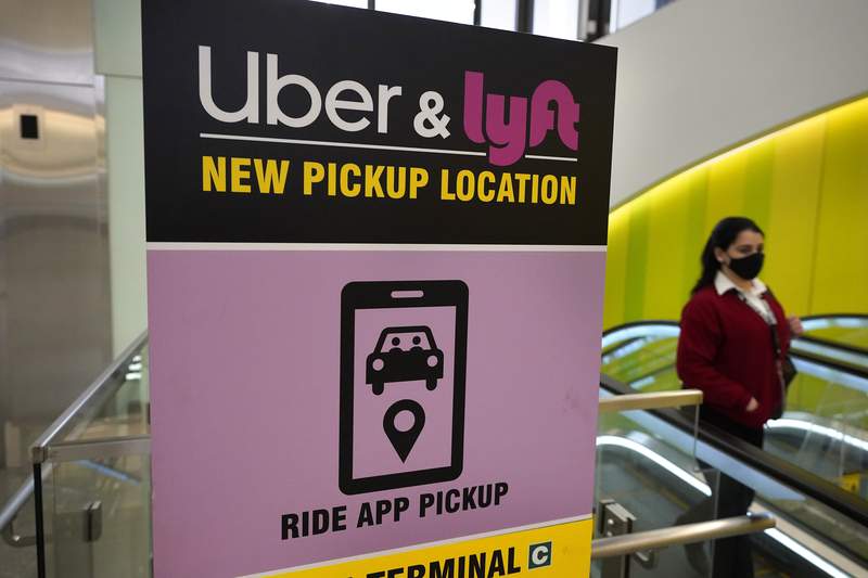 Lyft, Uber to cover fees for drivers sued under Texas law