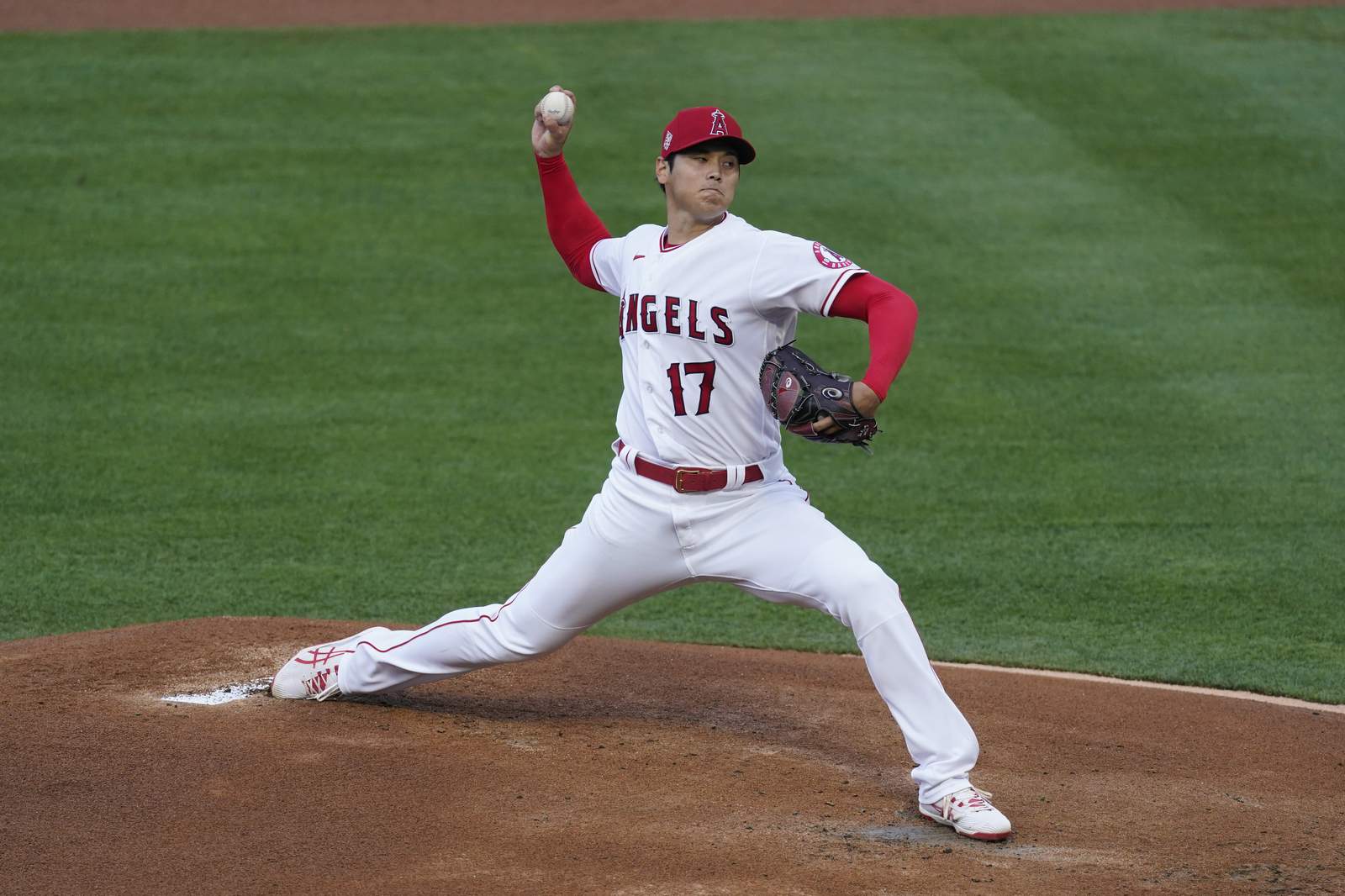 Shohei Ohtani homers, pitches into 5th inning for Angels