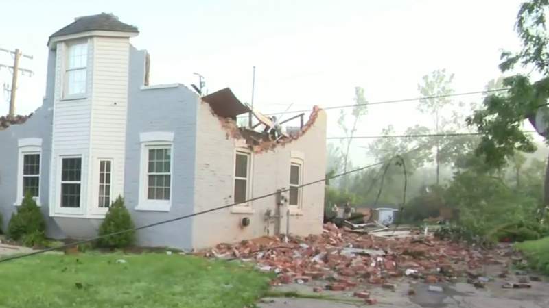 Residents deal with aftermath of tornadoes in Armada, White Lake