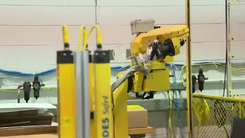 Robotics technician training offered via Oakland County Michigan Works