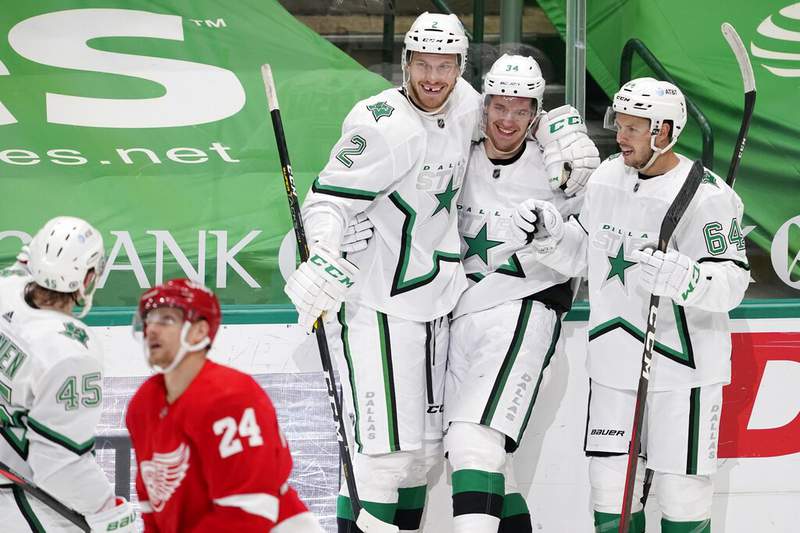 Stars beat Red Wings, 5-2, extend win streak to 4 games