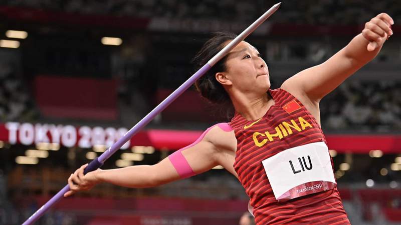Liu Shiying wins gold medal in javelin on first throw of evening