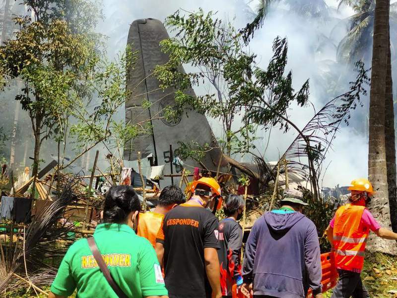 Philippine military plane crashes, 45 dead, 49 rescued