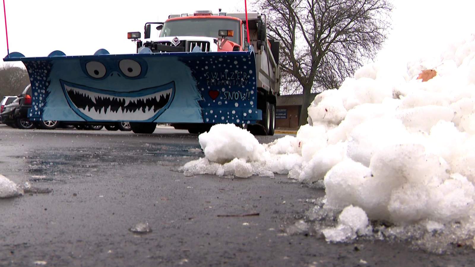 Elementary students paint 5th grader’s drawing on Macomb County snowplow