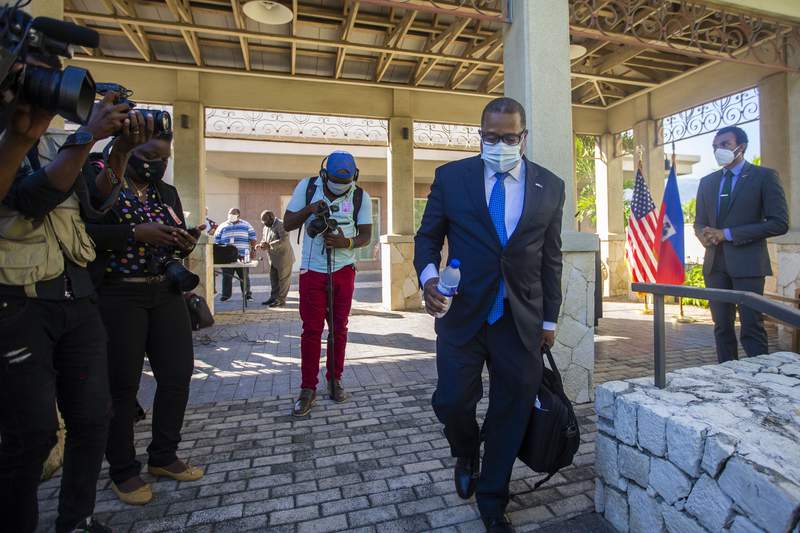 US official in Haiti apologizes for treatment of migrants