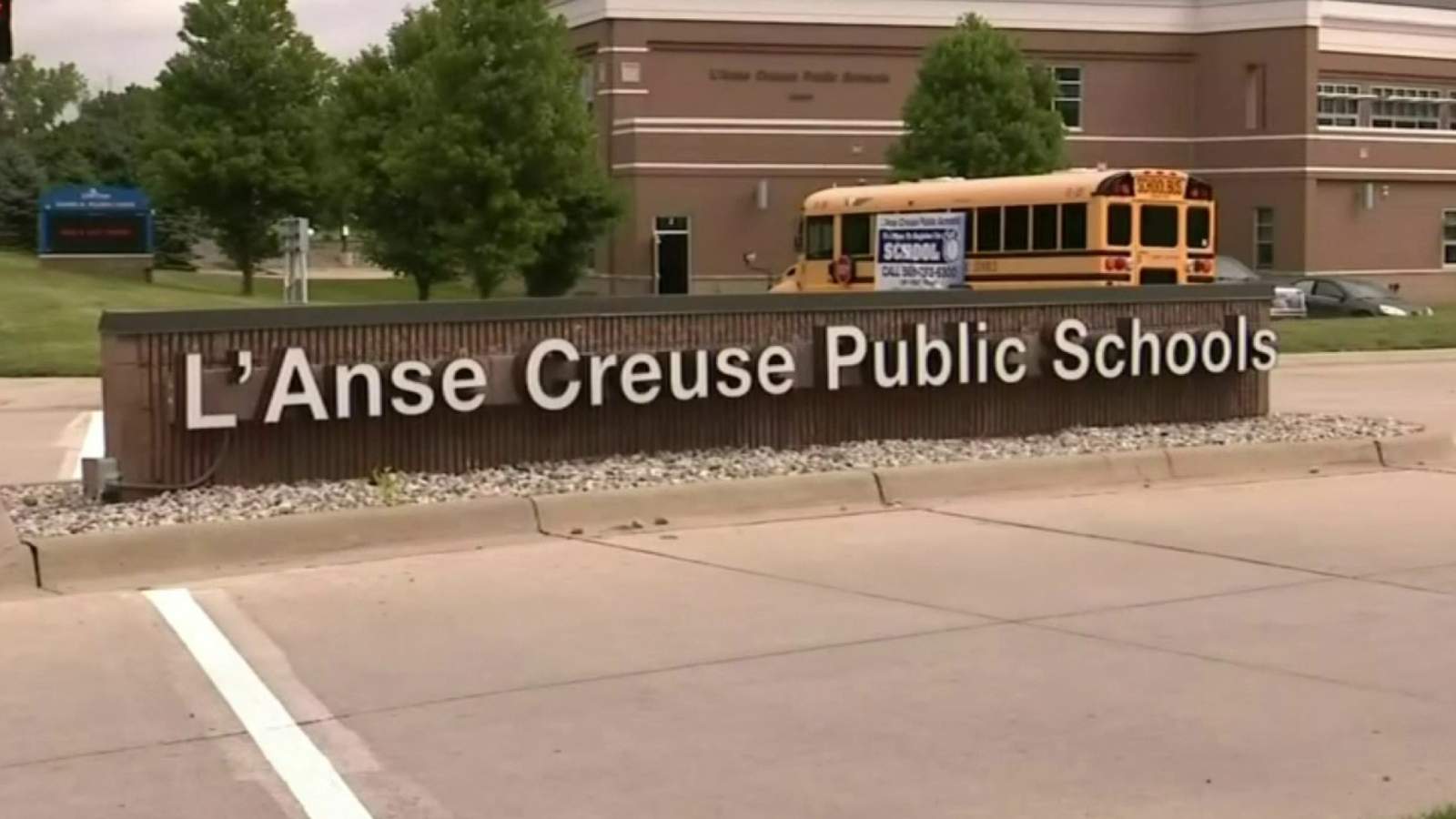 How do students feel about L’Anse Creuse’s decision on in-person learning?