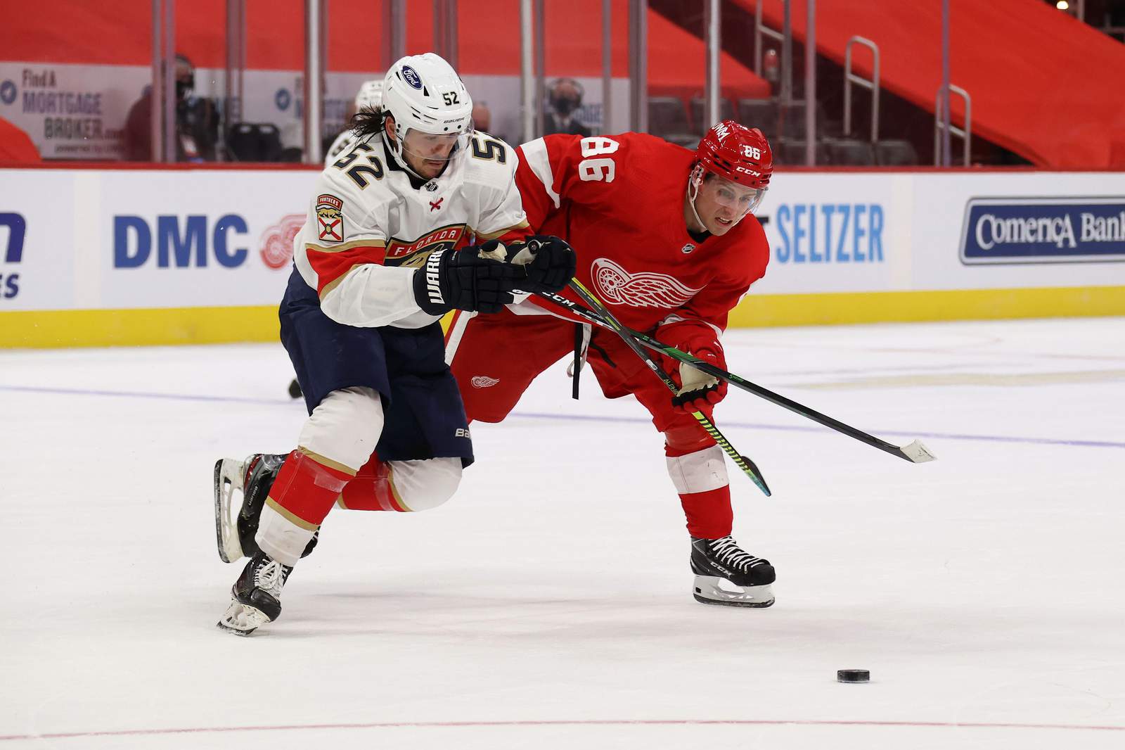 Heponiemi lifts Panthers to 3-2 win over Red Wings in debut