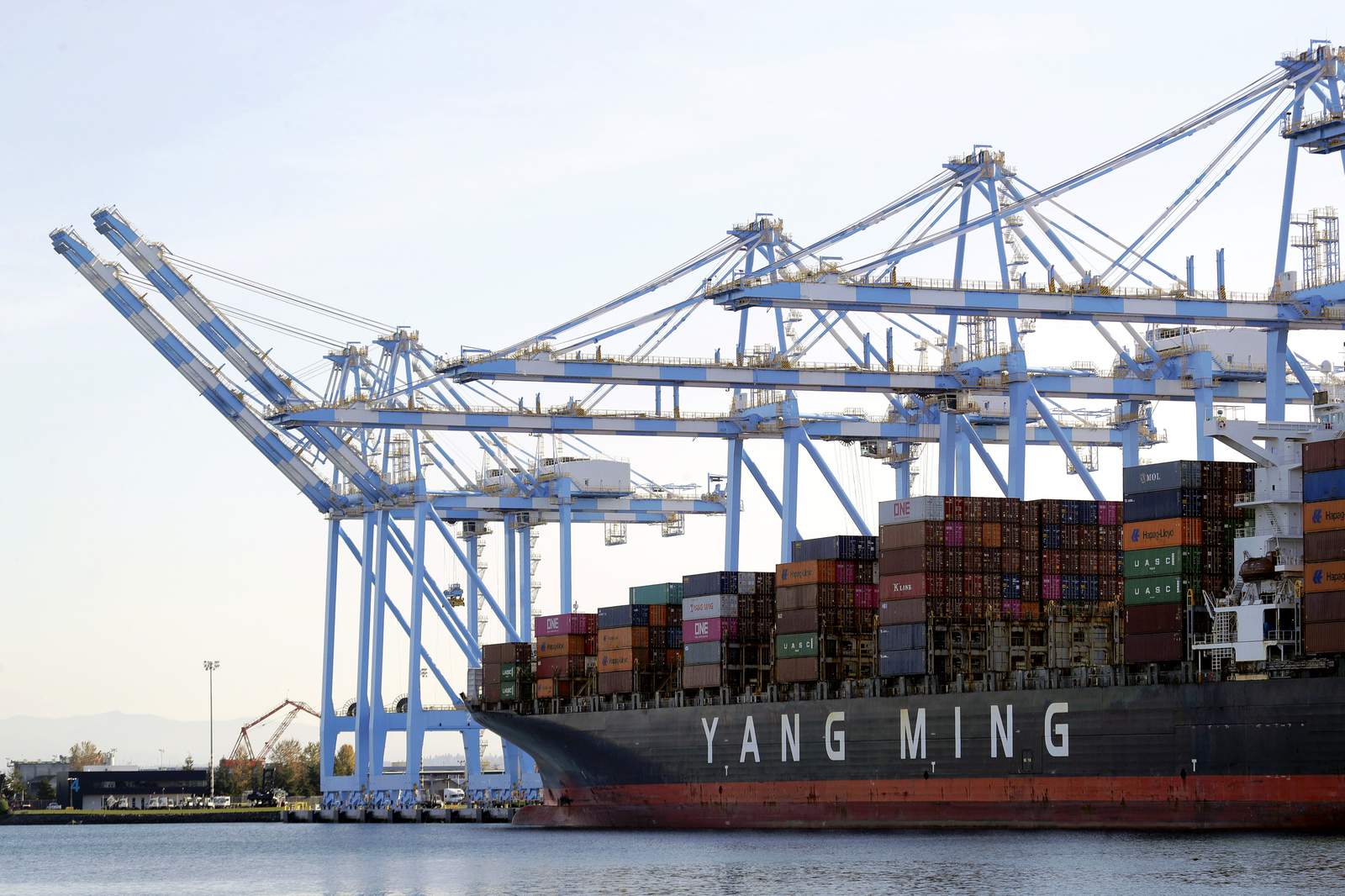 U.S. trade deficit rises to 12-year high $679 billion