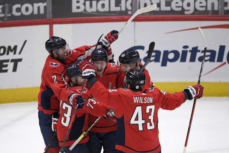 Capitals beat Flyers in overtime, Penguins win East Division