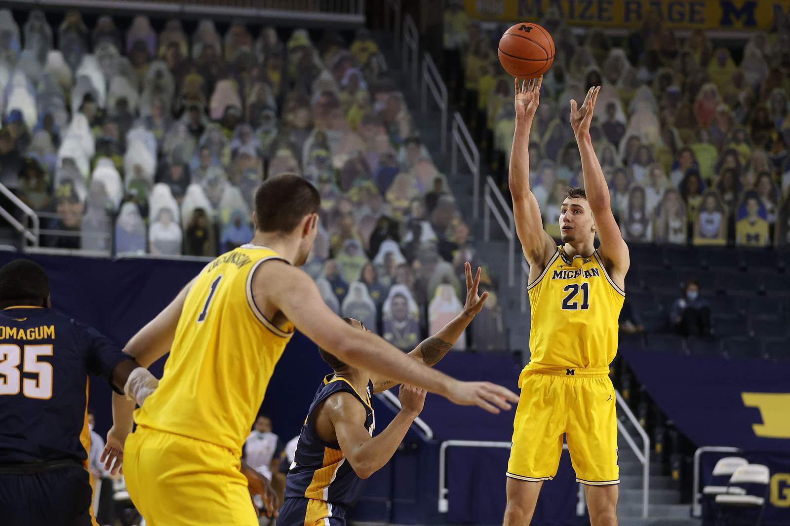 Where does undefeated Michigan basketball rank in Big Ten pecking order?