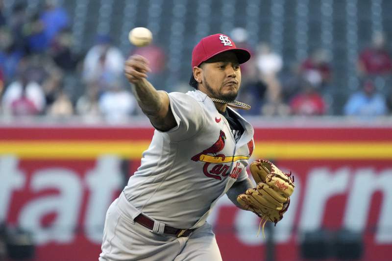 Cardinals' Martinez has no-hitter through 6 vs. D-backs