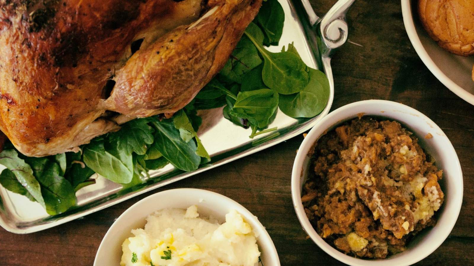 A local restaurant wants to cook for you this Thanksgiving!