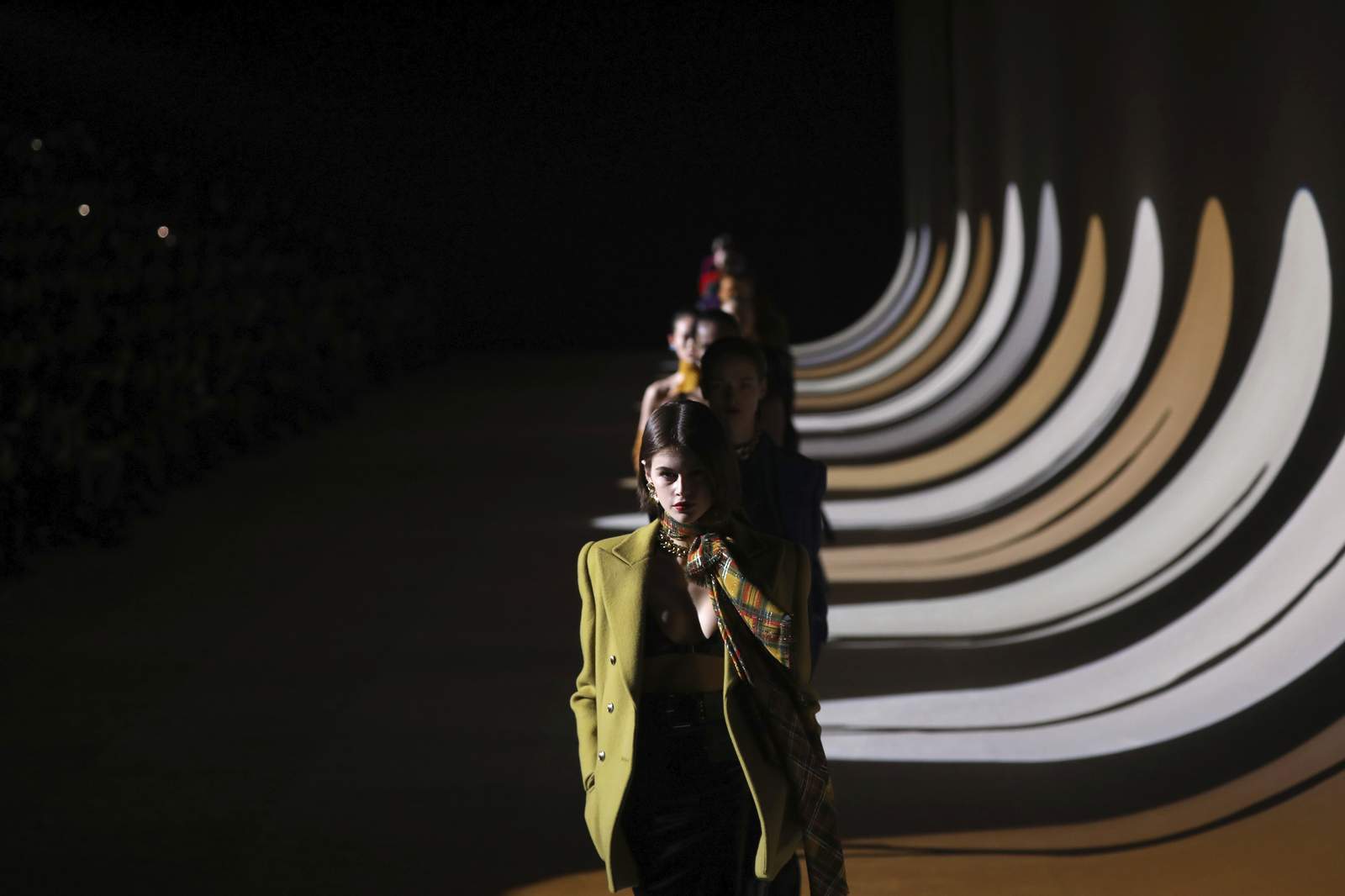 Gucci, Saint Laurent seek radical redo of fashion calendars