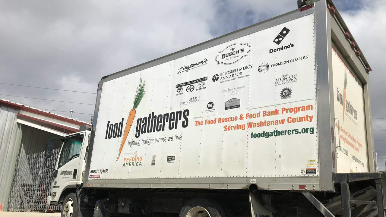 Michigan Medicine hosts second drive-up donation site with Food Gatherers