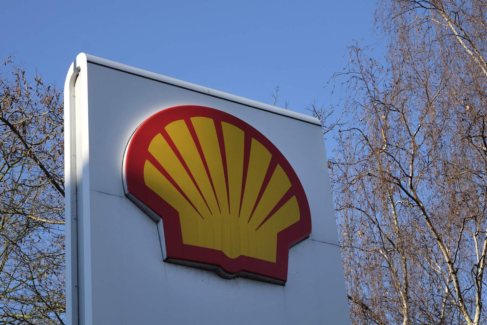 Shell plans to cut up to 9,000 jobs as oil demand slumps