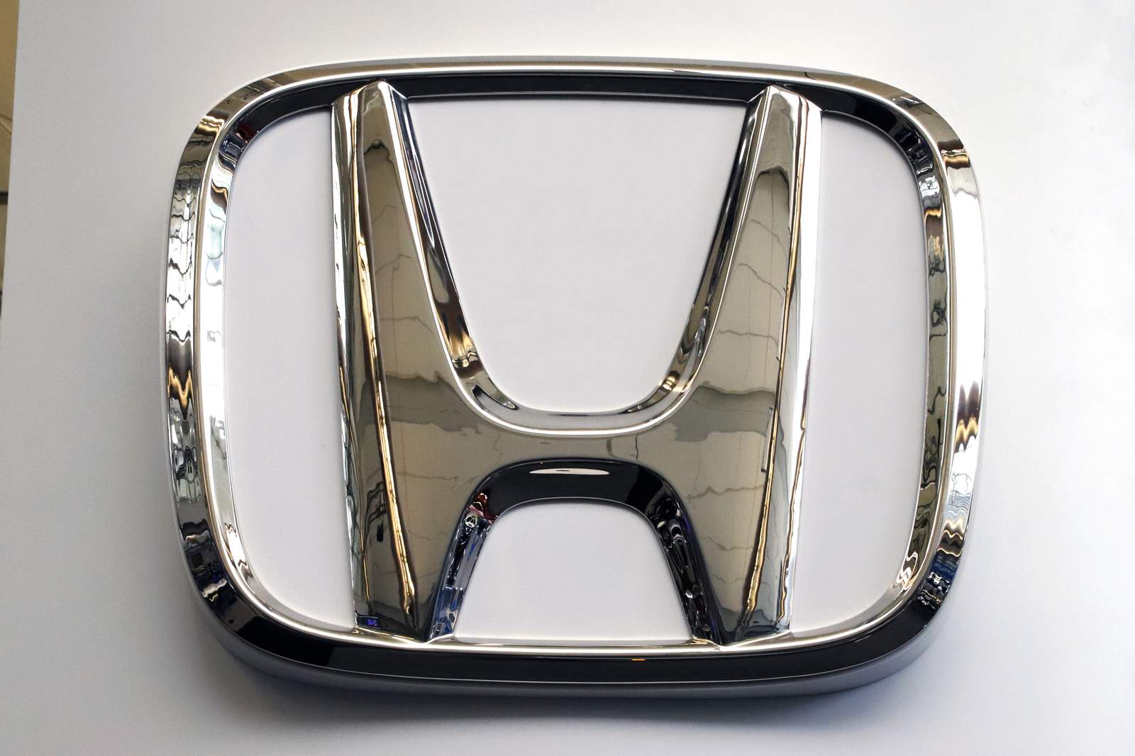 Honda of America plans to sell 2 fully electric SUVs in 2024