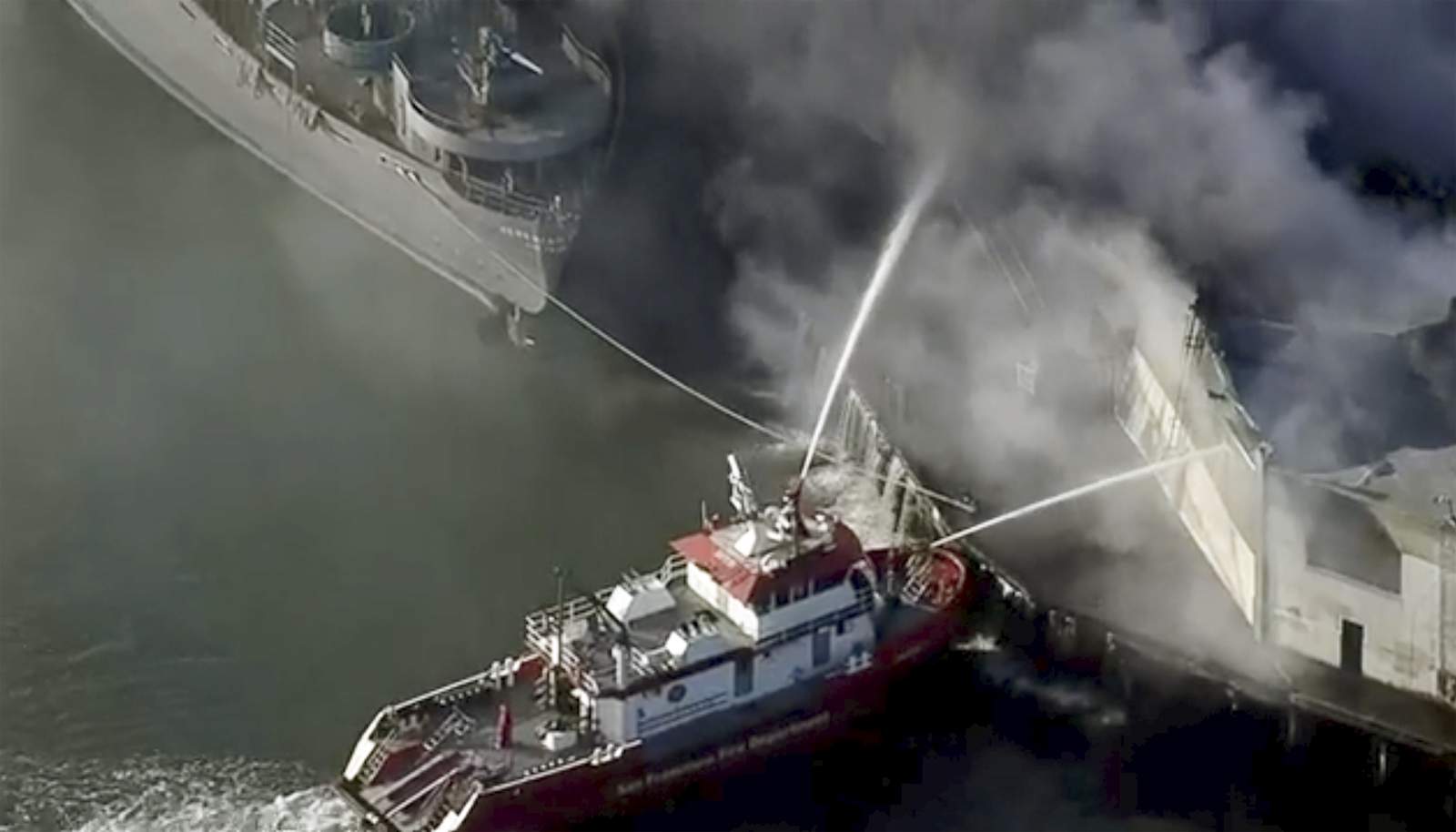 Fire destroys warehouse on San Franciscos Fishermans Wharf