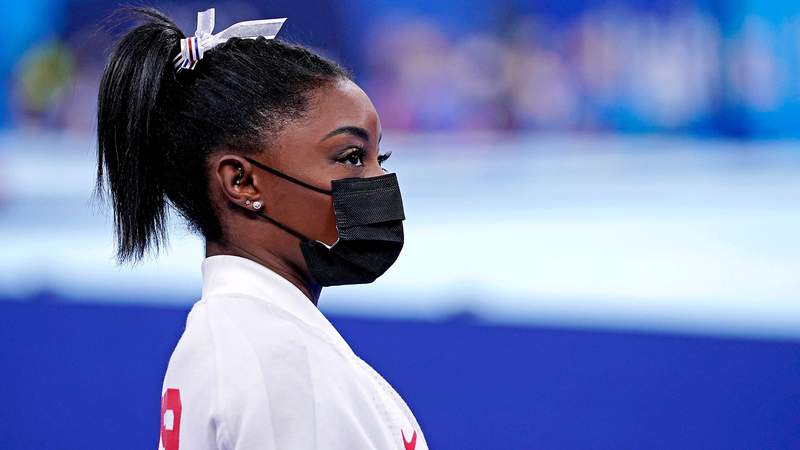 Simone Biles withdraws from floor exercise final in Tokyo