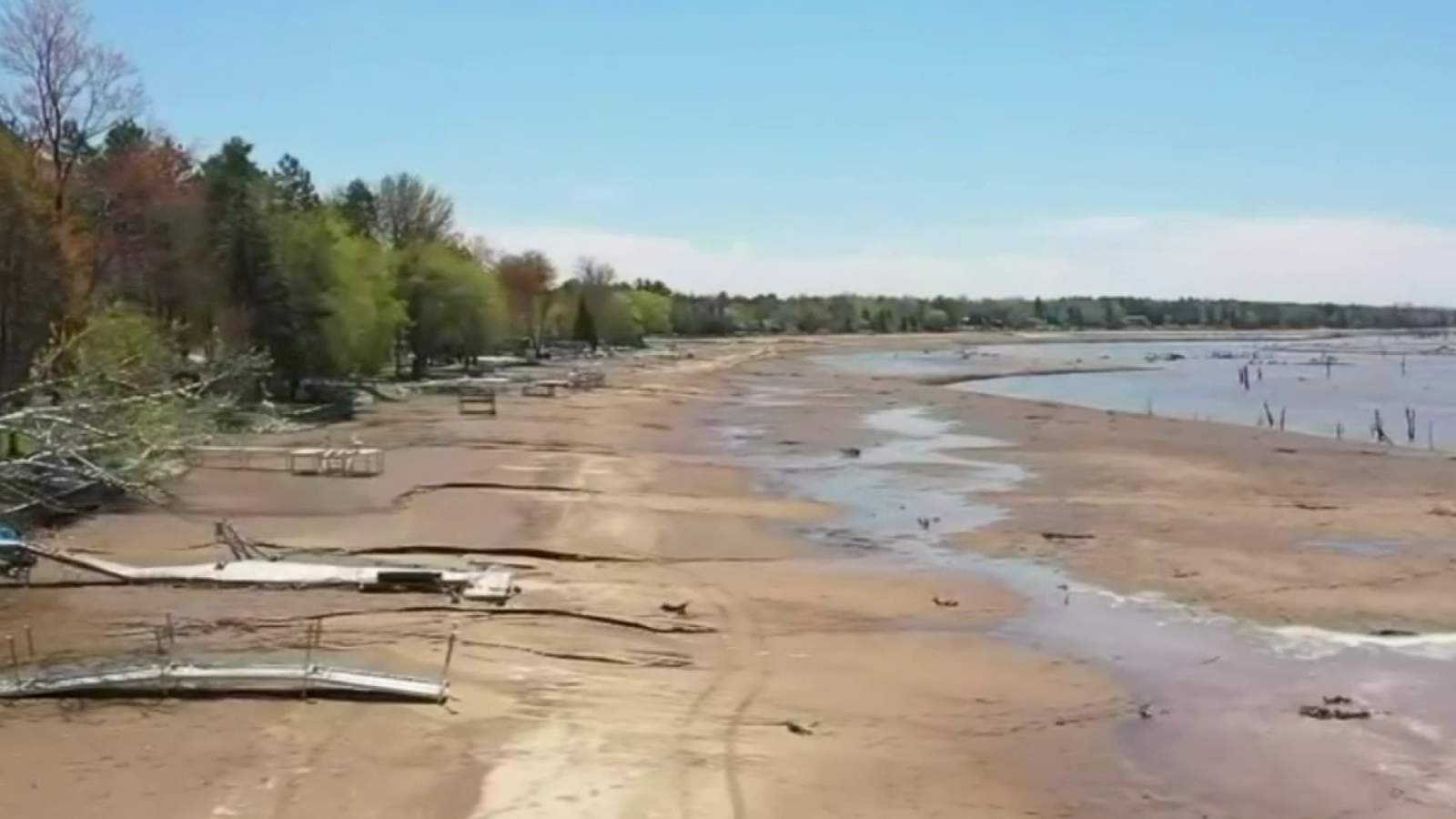 Looked like Niagra Falls -- Dam that created Wixom Lake gives way, flooding mid-Michigan communities
