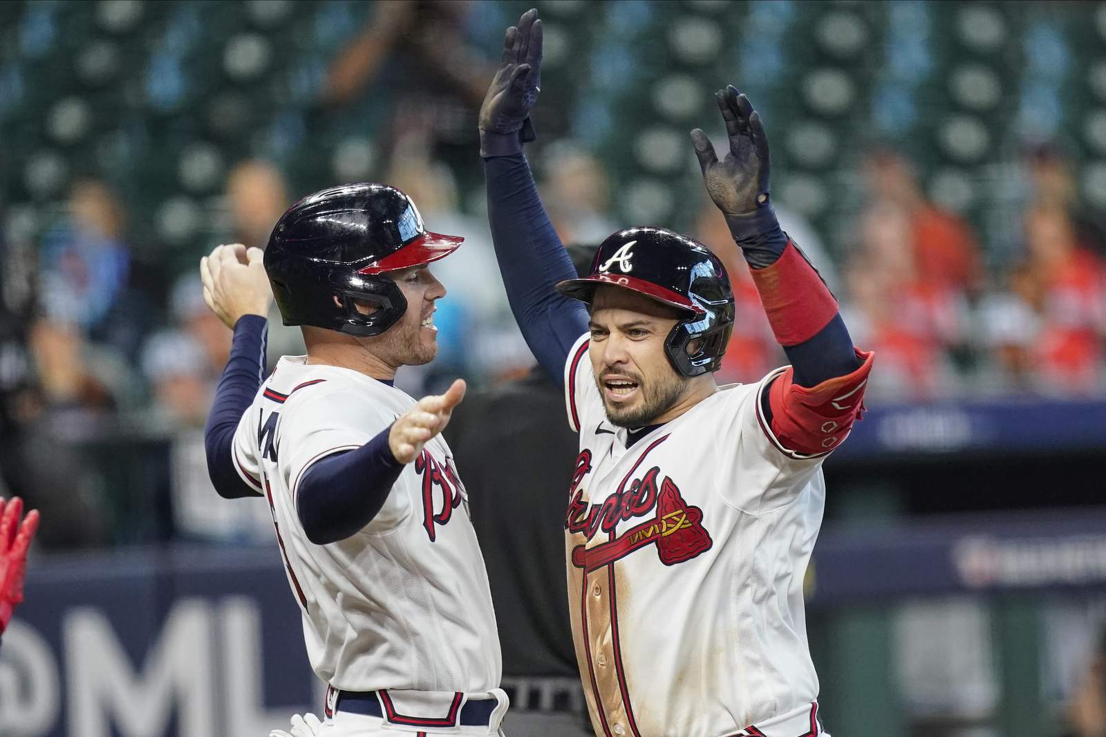 D'Arnaud, Braves rally in 7th, beat Marlins 9-5 to open NLDS