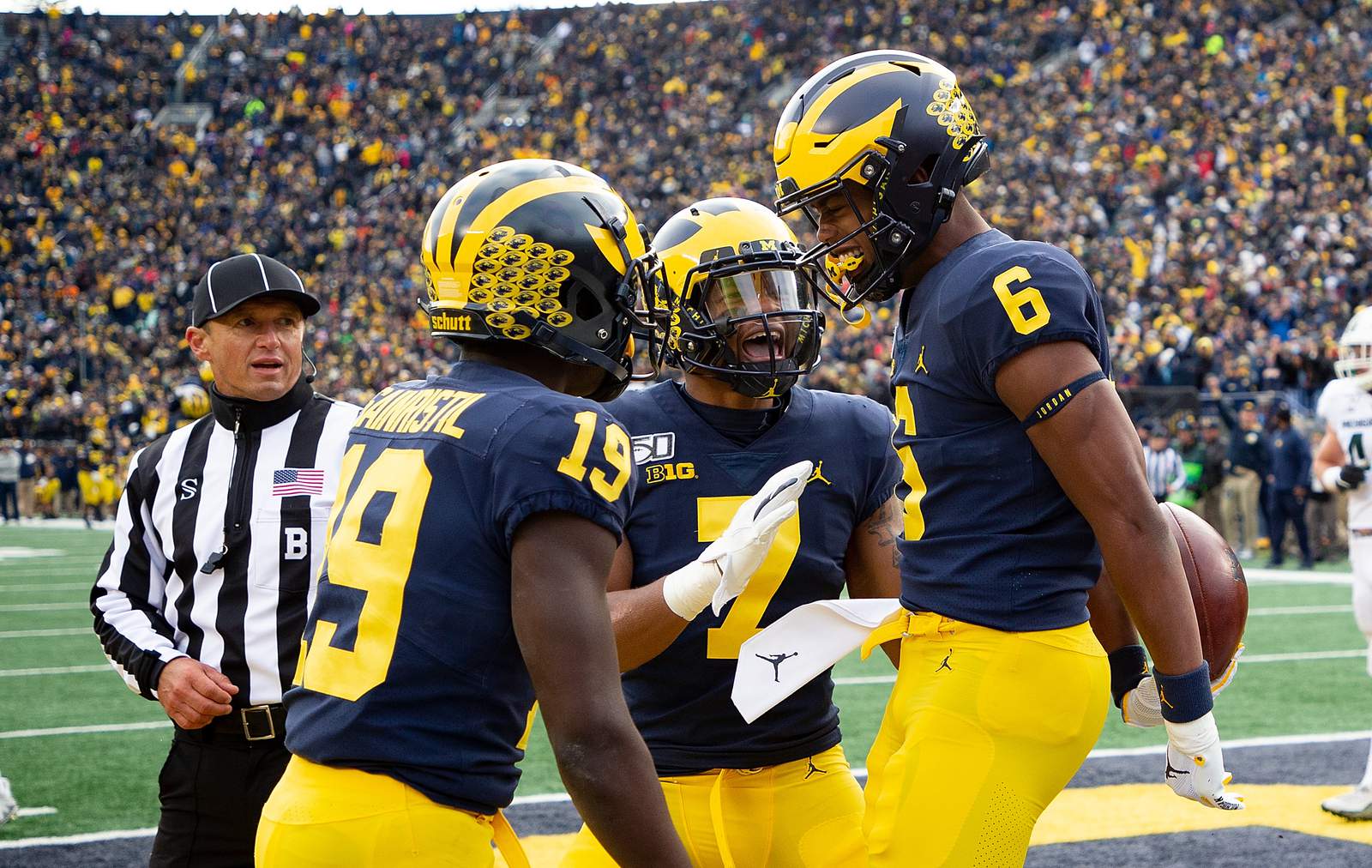 Recruiting class leaves Michigan football with stacked offense, holes on defense