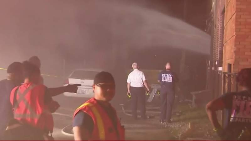 Fire forces residents of apartment building on Detroit’s west side to evacuate