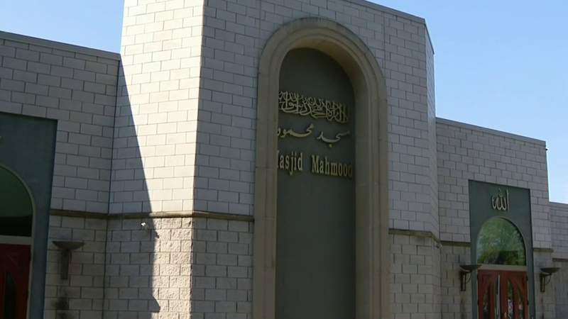 Muslim religious leaders forgive person who vandalized property of Rochester Hills mosque