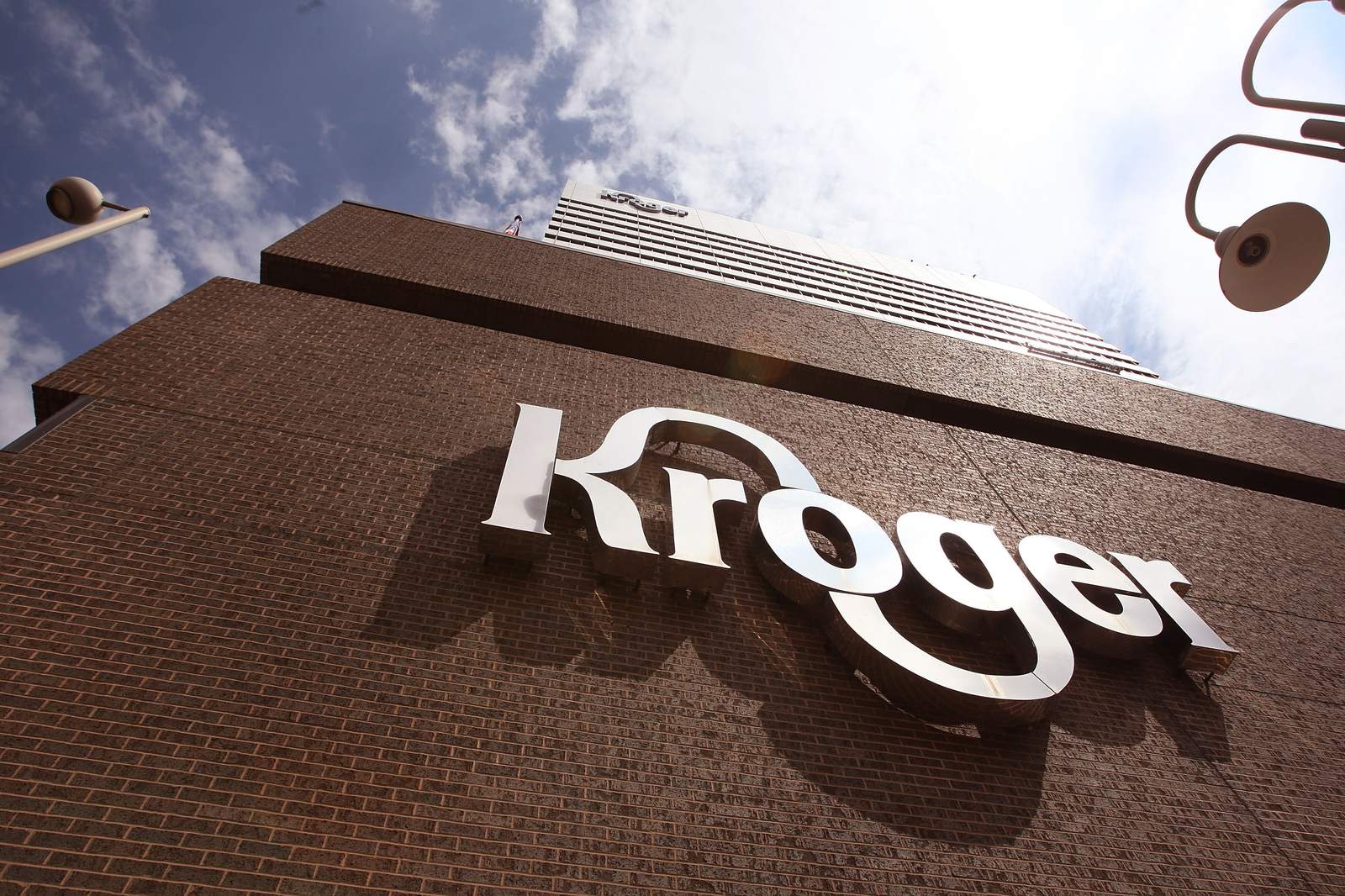 Kroger to invest $95 million and create 250 jobs in Romulus through new customer fulfillment center