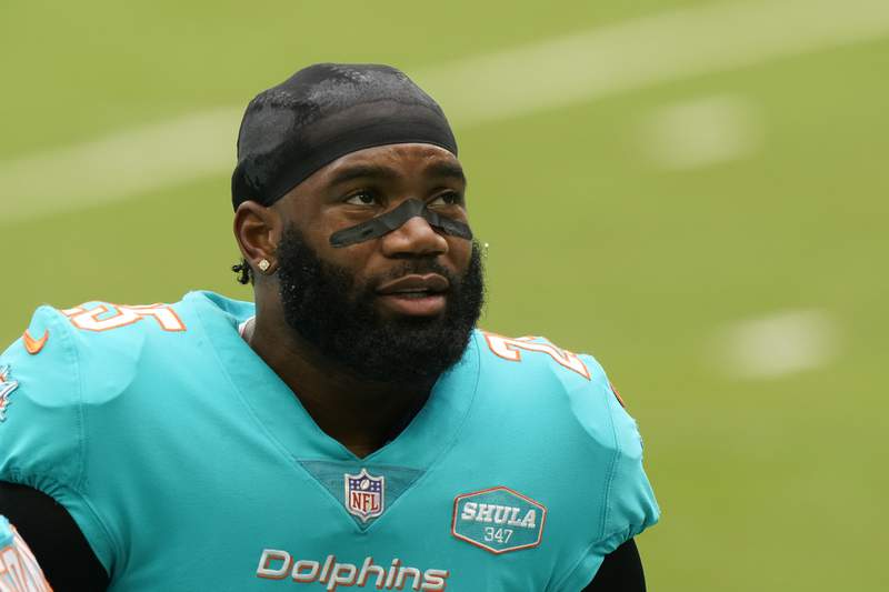 Dolphins open minicamp amid Xavien Howard contract questions