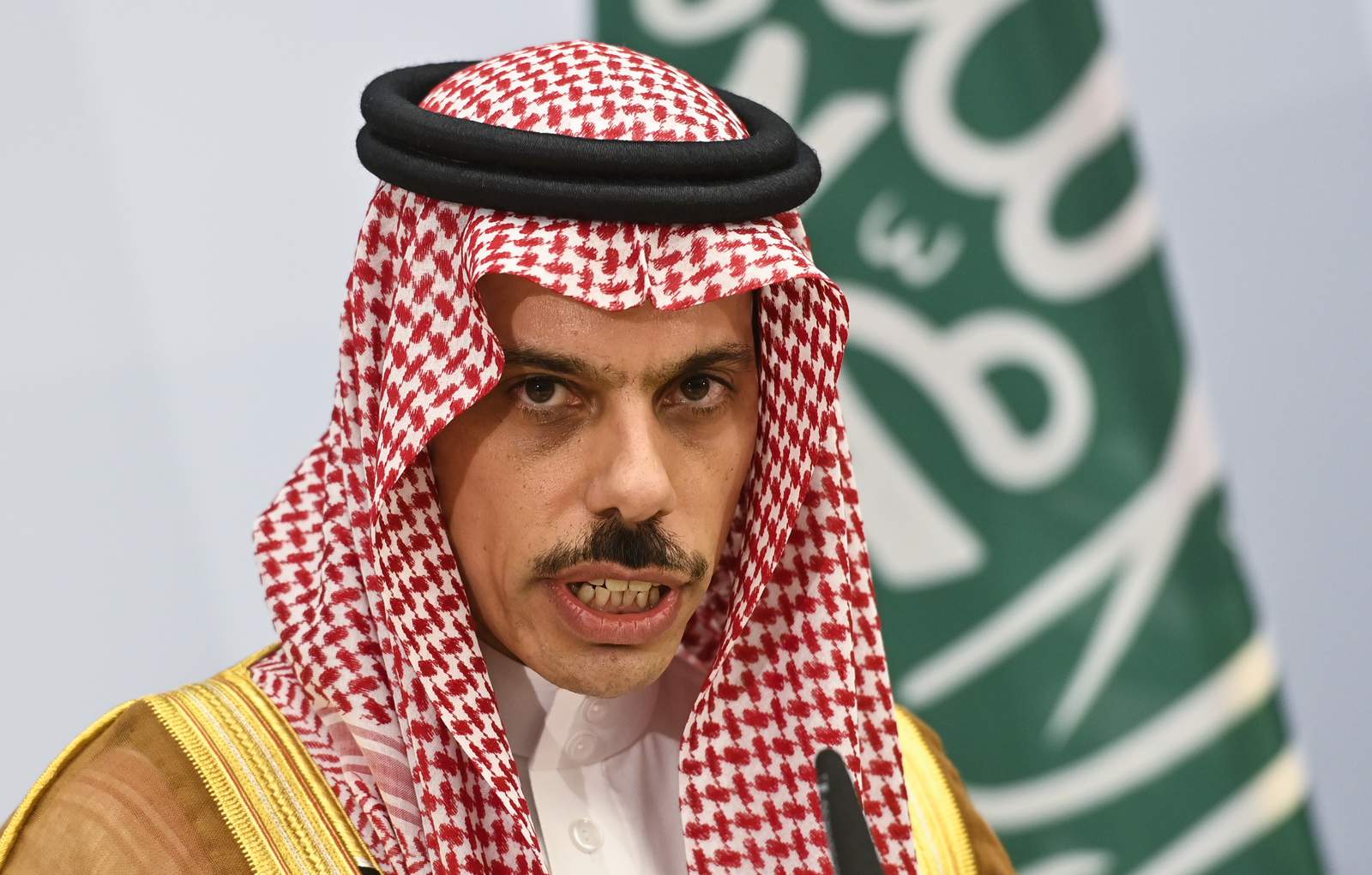Saudi Arabia cautiously welcomes UAE, Israel normalization