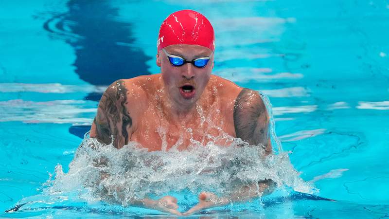 Adam Peaty defends 100m breaststroke gold medal