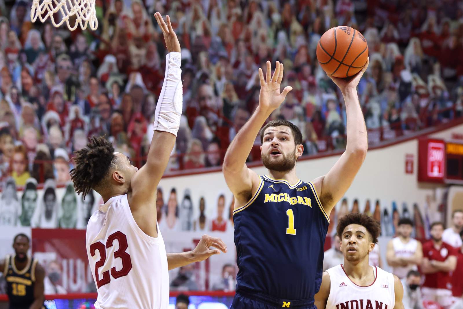 Michigan freshman Hunter Dickinson named semifinalist for college basketball Player of the Year