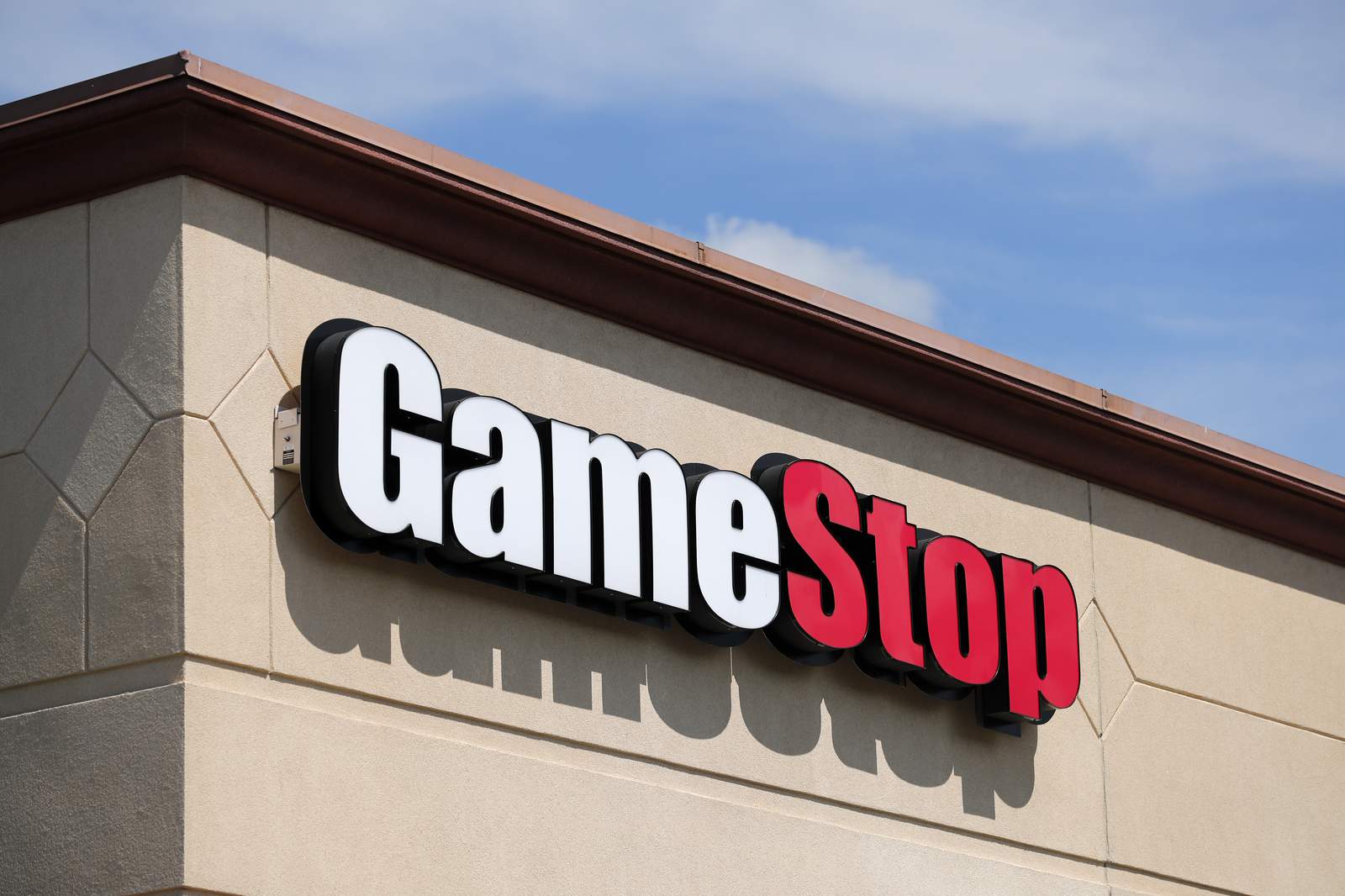 In duel with small investors over GameStop, big funds blink