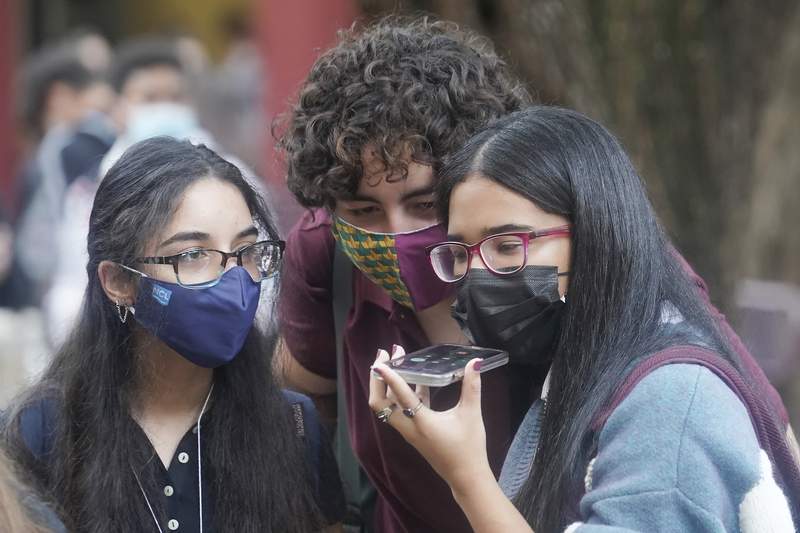 Dearborn Public Schools to continue requiring face masks indoors